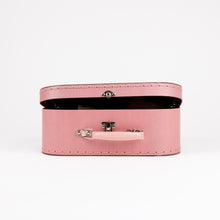 Load image into Gallery viewer, Egmont Toys Morrissette With Clothes In A Case