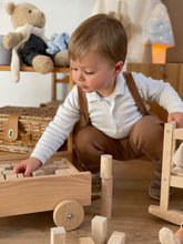 Load image into Gallery viewer, Egmont Toys Pull-Along Truck with 98 Blocks