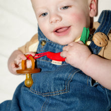 Load image into Gallery viewer, OLI&amp;CAROL Charly the Chili Pacifier Clip