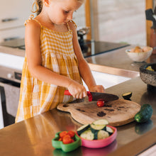 Load image into Gallery viewer, OLI&amp;CAROL Ramona the Radish Plate &amp; Spoon Set