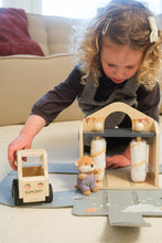 Load image into Gallery viewer, Egmont Toys Mini Friends Car Wash Felt House